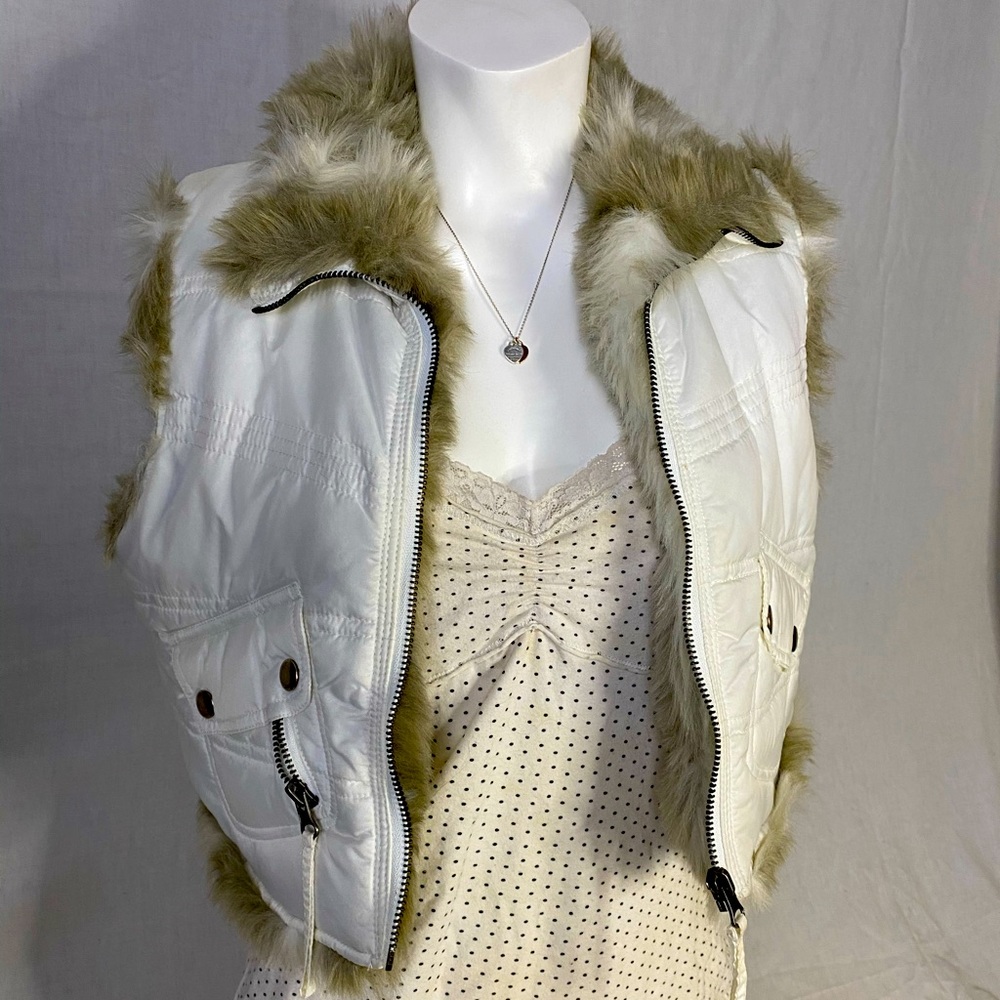 Rue 21 Faux Fur Zip-up Vest